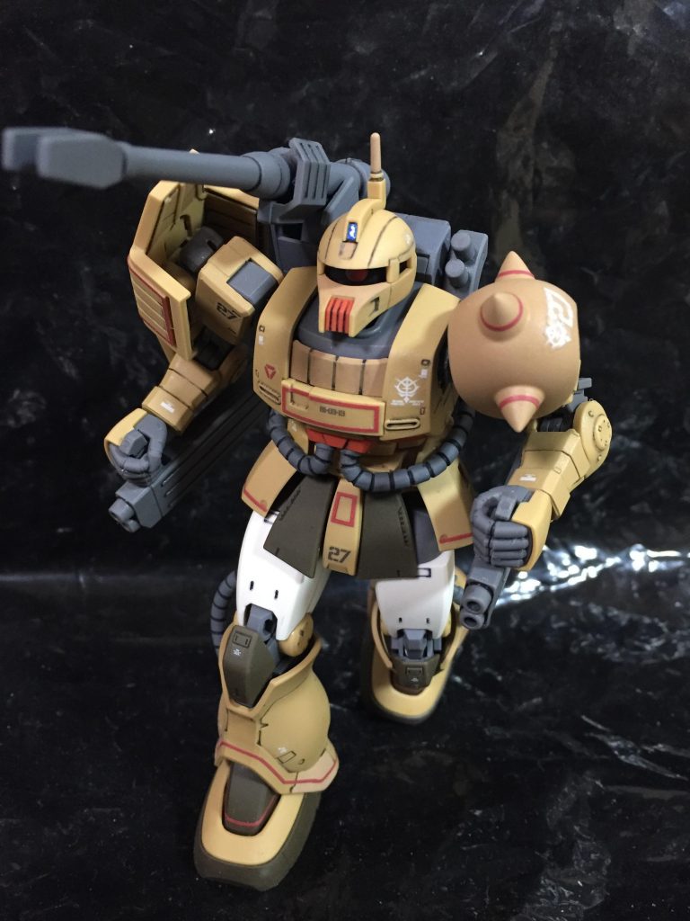 旧キットでおなじみのポーズその２。かっこいいポーズがとれる。