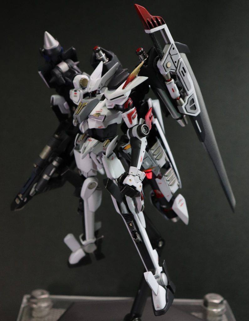 対ガンダム刀！背中には大型GN粒子貯蔵タンク装備！