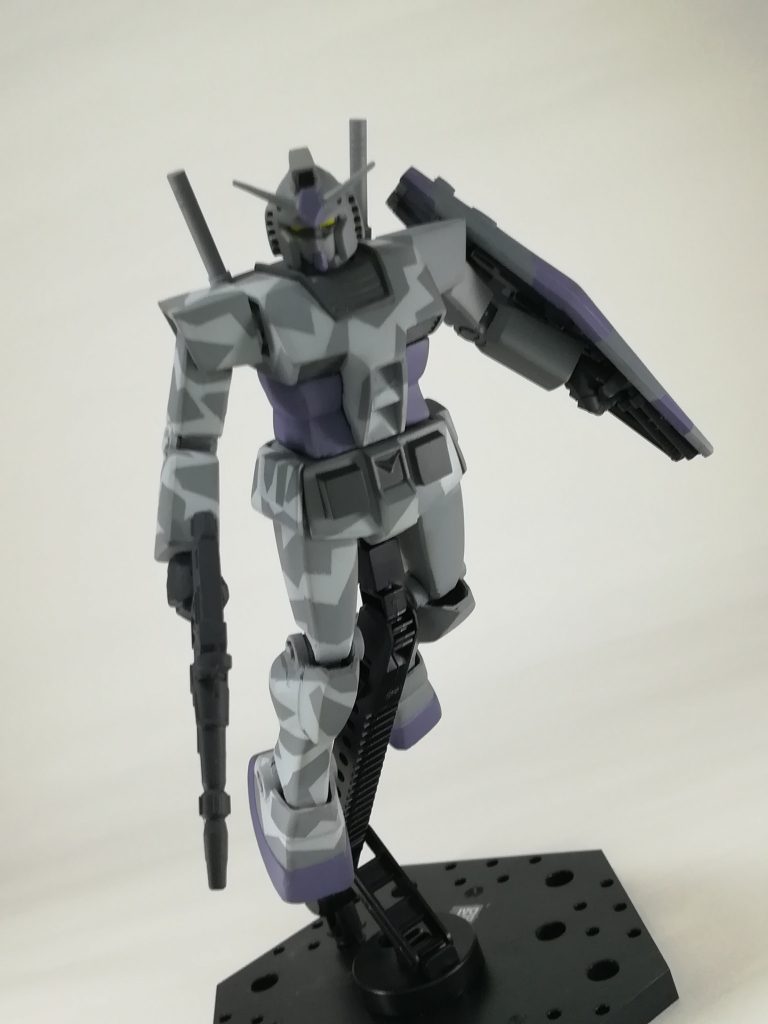 関節はほとんど変わってるのですが、外装は元のままなので可動域はあまり広くありません