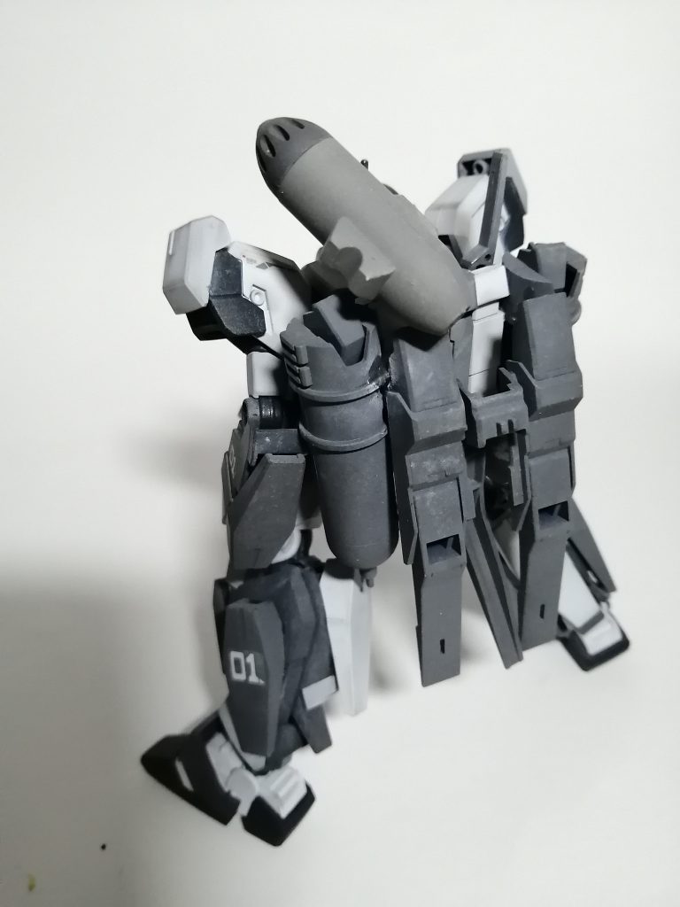 トーピードランチャー水中用の魚雷、右に装備されている大型アンテナにより命中率が高い。・ガンキャノン(旧HG)のものにランナーをぶっ刺してバックパックと接続してます〜