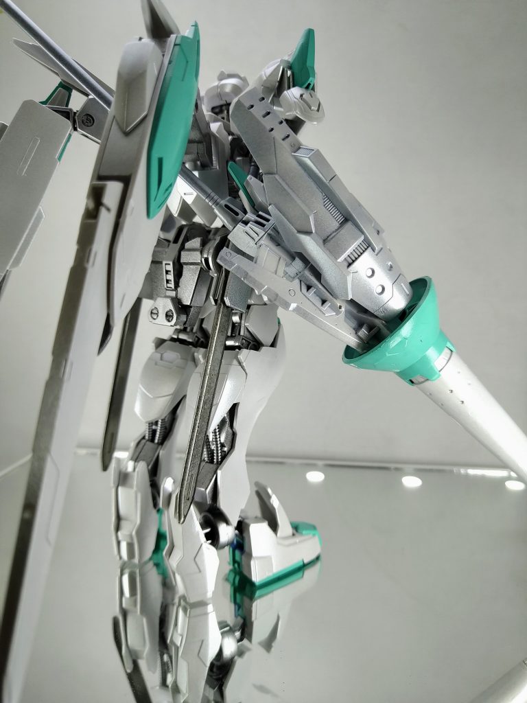 改修箇所頭部 表情が柔らかくなるように顎を修正武器 MSGのバトルランスを追加スタンド 百均の造花から花びらを取り外し四分割しプラ棒にグルーガンにて貼り付け。塗装レシピ クレオス(C)ガイアノーツ(G)白 Ex-ホワイト(G)x2→ダイアモンドシルバー(C)緑 Ex-ホワイト(G)→ミクボディシャドウ(G)銀1 Ex-ブラック(G)→メッキシルバーNEXT(C)銀2 Ex-ブラック(G)→Ex-シルバー(G)トップコート スーパークリアーⅢUVカット(C)