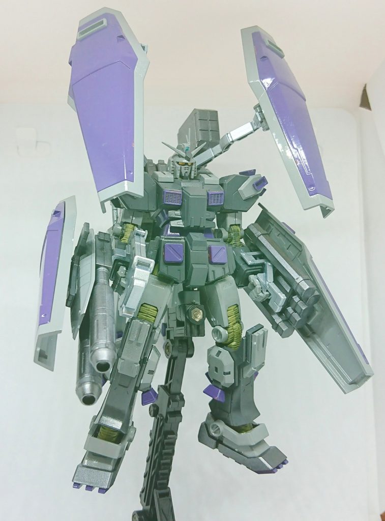 組み立て直後の状態ここからまずゲート跡を筆で直していきます