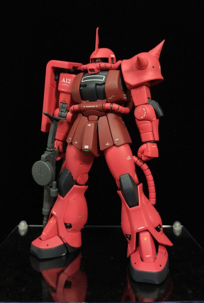 基本工作と合わせて主に下記を行なっています。・頭部ブレードのシャープ化・肩を2mm短縮・スパイクをMSスパイクに変更・マニピュレーターをコトブキヤの丸指Bに変更・モノアイをSPプレートとVCドーム3に変更・モールドにグリーンポイントの設置(設置部分は彫り込んでいます)・デカールはガンダムデカールとベルテクスを使用