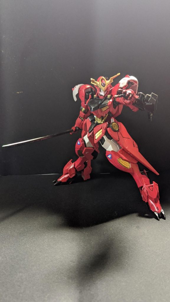 バルバトスルプスオーガ専用新造刀新たに新造されたオーガの専用刀であるが三日月自身あまり使わない為鉄火団の倉庫にしまわれていた切れ味は前の刀よりも鋭くなっている為やろうと思えば機体を真っ二つできるがそれには阿頼耶識のリミッターを解除が必要。