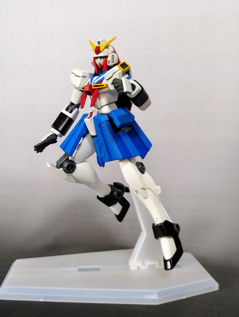 大胆なフロントスカートの分割ライン。