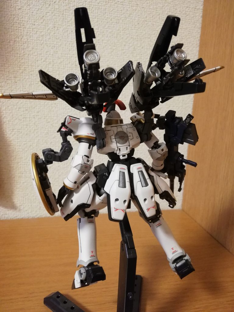 リアトールギスIII同様に一部ライトグレーで塗装してます白すぎるのは若干好みじゃなくて…