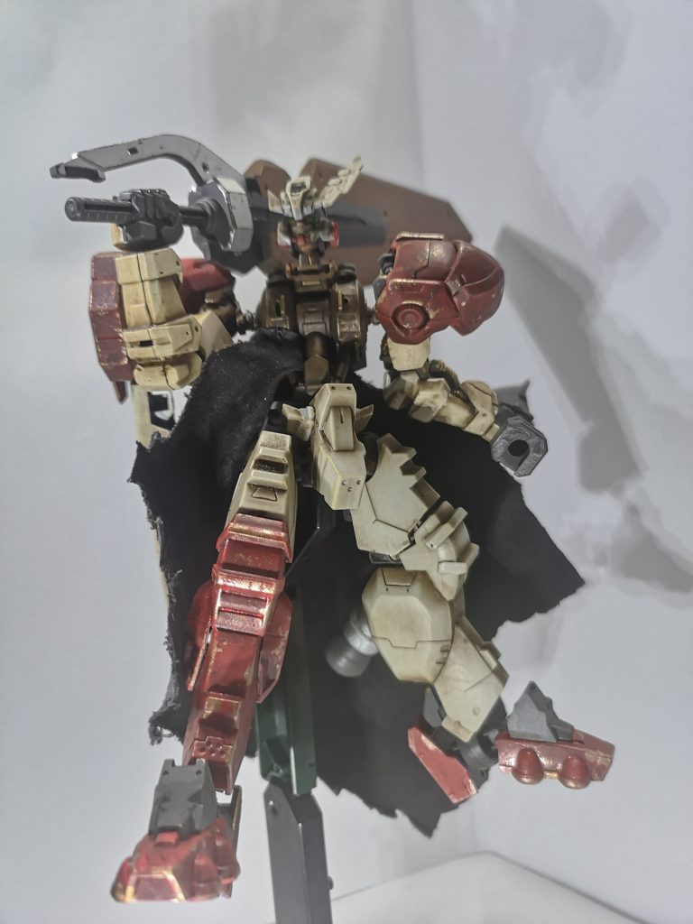 腰回りがすかすかだったので100均の端切れでマントを作りました。