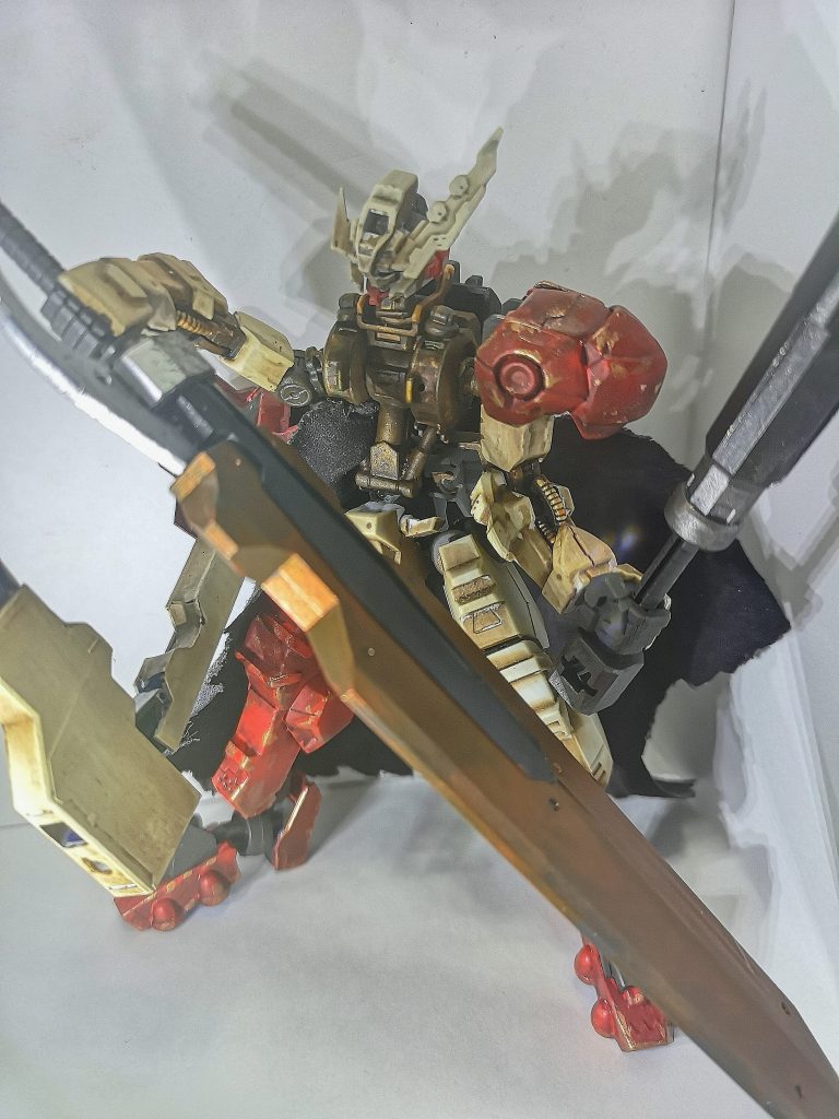 前作と同じくバルバトスの支援機という設定です。こちらは打撃メインの機体です。