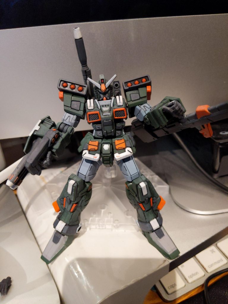 肩ミサイル追加、ダクト追加、足、差し替え、ペイント、スミ入れ