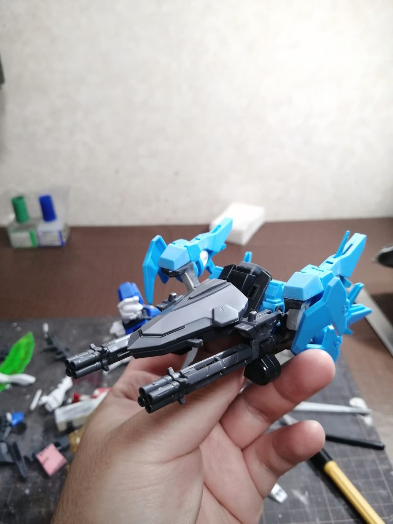 実は機首が付いてるので支援機に変形出来るんですが、塗装してぎちぎちになったせいで下手にひねると折れそうだったので撮影は断念しました。やはりミキシングは楽しいですね。