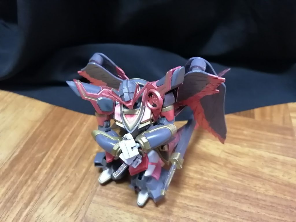 この機体の元ベースはカミキバーニングガンダムです　羽はプラフスキーウイングを塗装したものです