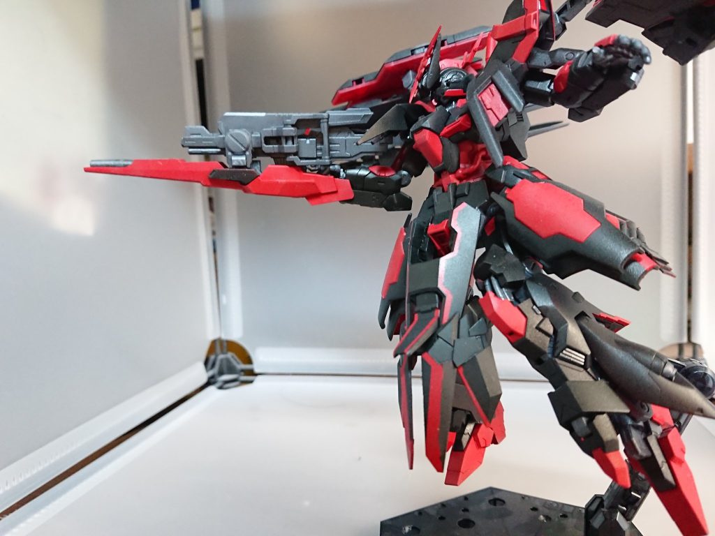 ビームライフルは、リゼルc型のシールドとジャンクパーツを盛っていい感じに仕上げ、腕に緩衝せずピットちゃんしてます。