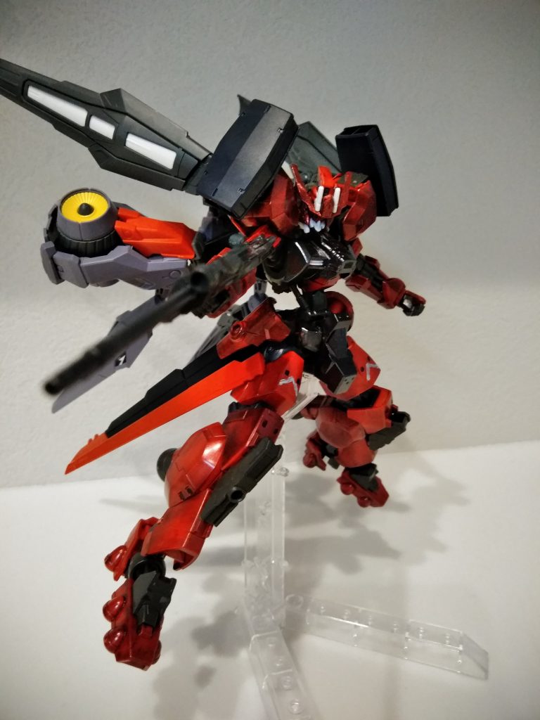 ジェミナスのライフルが合いそうですがまだ組み立てていないので、旧システムウエポン10のライフルを使用！