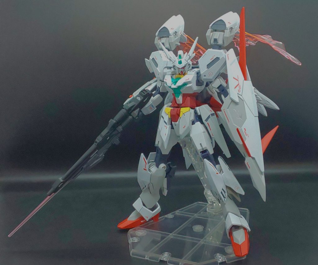 バスターライフル『バビルザーグ』の先端からビーム刃を発生させ、そのままサーベルとしても使用可能になってます。