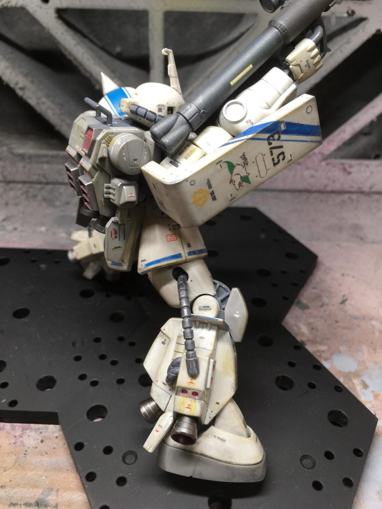 スカートとシールドに青ラインを入れてみました。