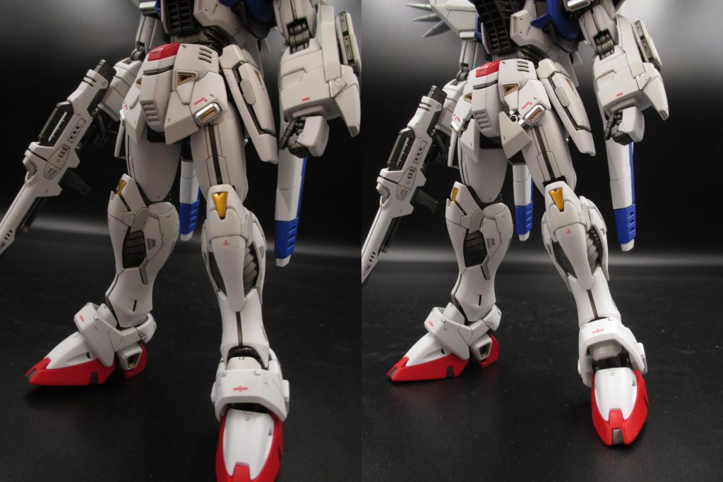 左が通常時、右がリミッター解除モードです。フロントアーマーが下へスライド、フクラハギは左右へスラウドします。フロントのスライドした中身（チラ見えする部分）にはディテールを追加しました。スライドしたフクラハギの中には冷却用のスリッドを追加しています。ちなみにフクラハギのスライドも差し替えなし再現しています。