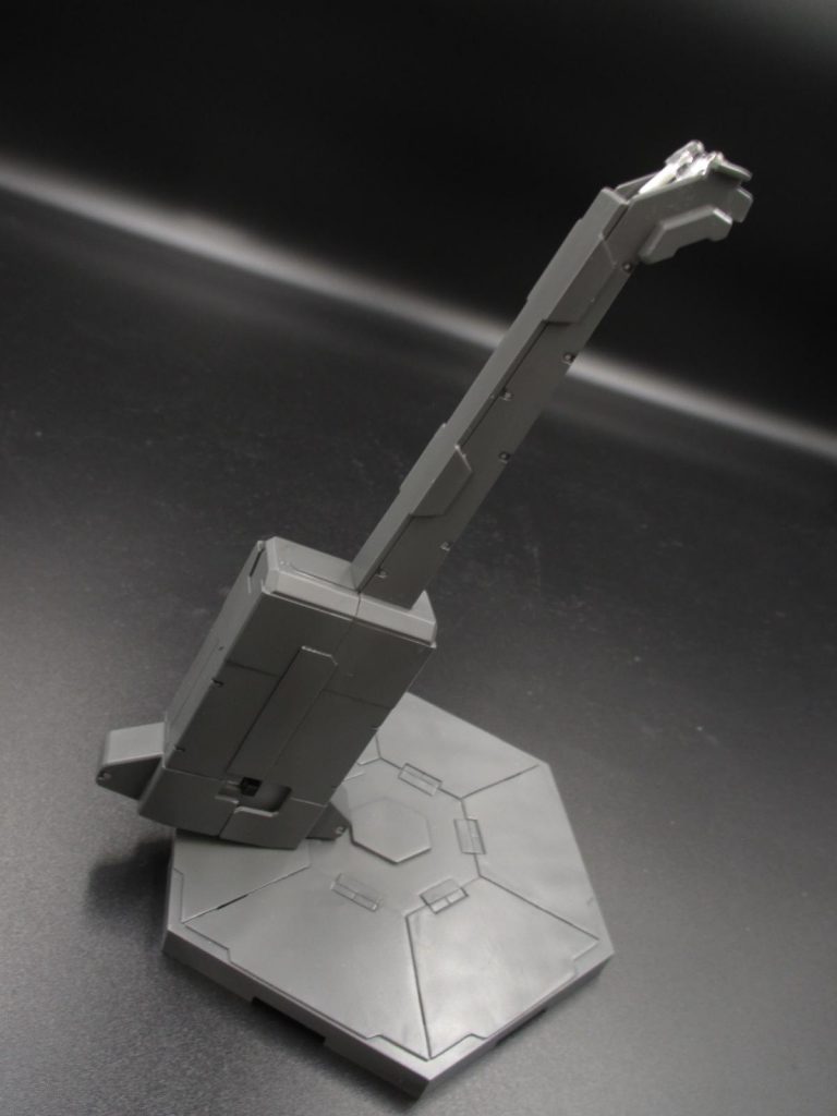 付属のスタンドもそのままだとスカスカなのでプラバン等で埋めて電池ボックスのカバーも作成しました。カバーは簡単に取り外せるのでＬＥＤや電池ボックスは容易に取り出せるし、カバーしたままでもＬＥＤのスイッチは入り切り出来ます。