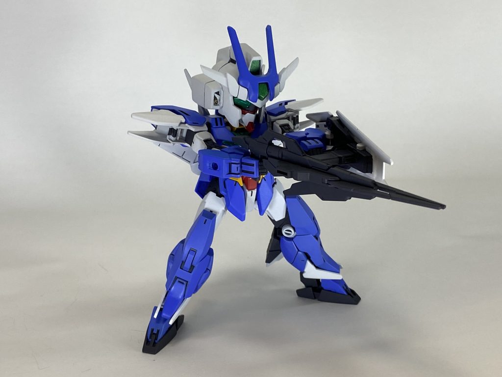 コアガンダムⅡの腕を短縮している分やりづらい所はありますが、HGと同じようにライフルとシールドの接続も可能です。 