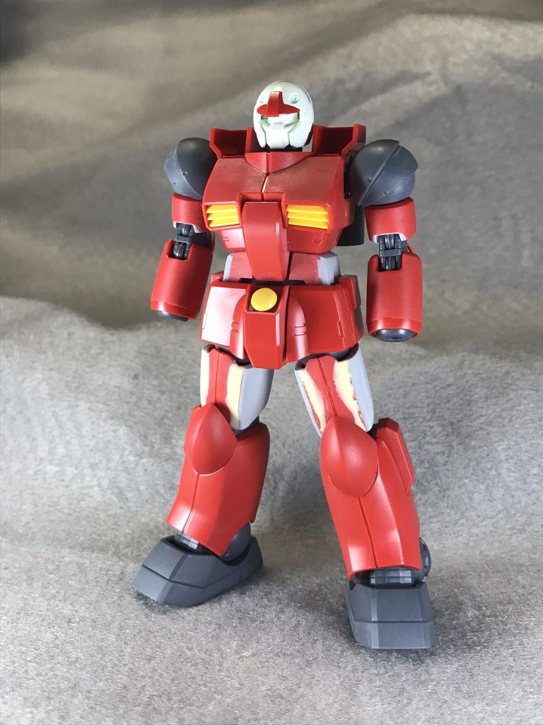 ウエストや太ももにプラ板を貼ってボリュームアップ。上腕を量産型ガンキャノンのものと交換しています。