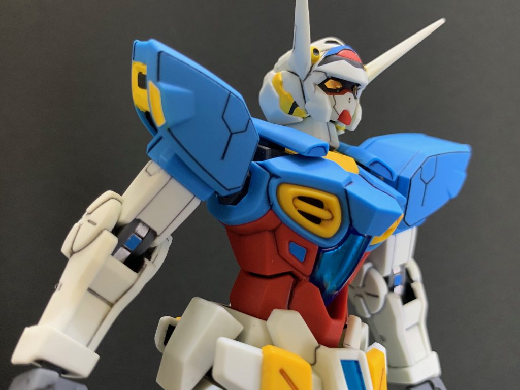 肘やヘッドの鍔などパーツの裏側が見えるところは黒く塗ってます。