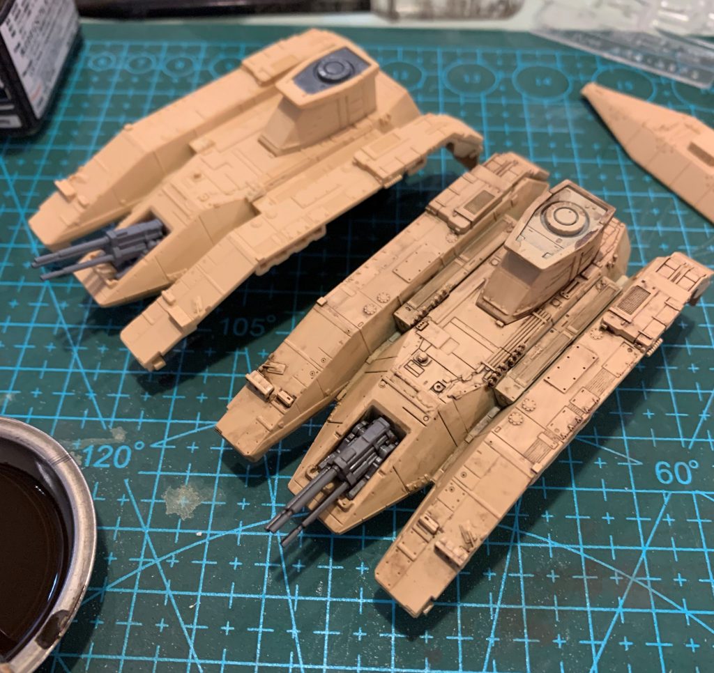 モールドがかなり細かいので、スミ入れし甲斐があります。