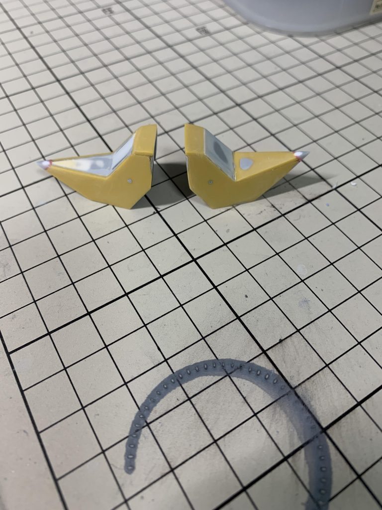 つま先はほぼプラバンで作り直し。左右非対称になってしまってます。