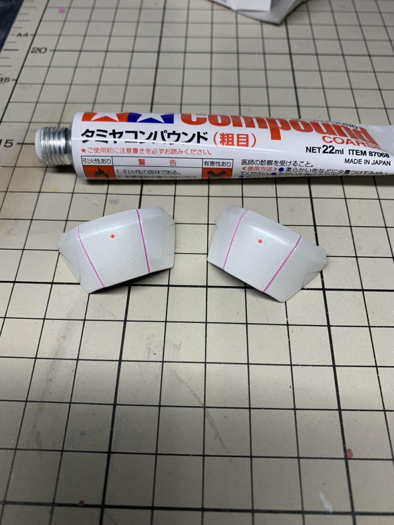 タミヤコンパウンドで磨きます。