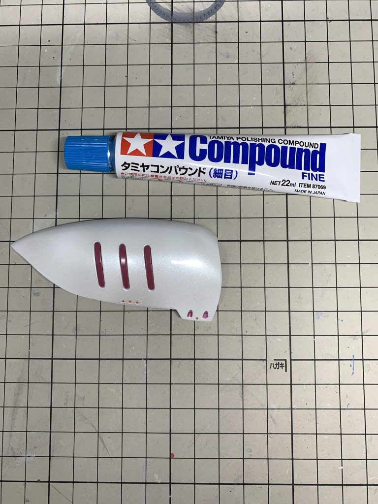タミヤコンパウンドでさらに磨きます。