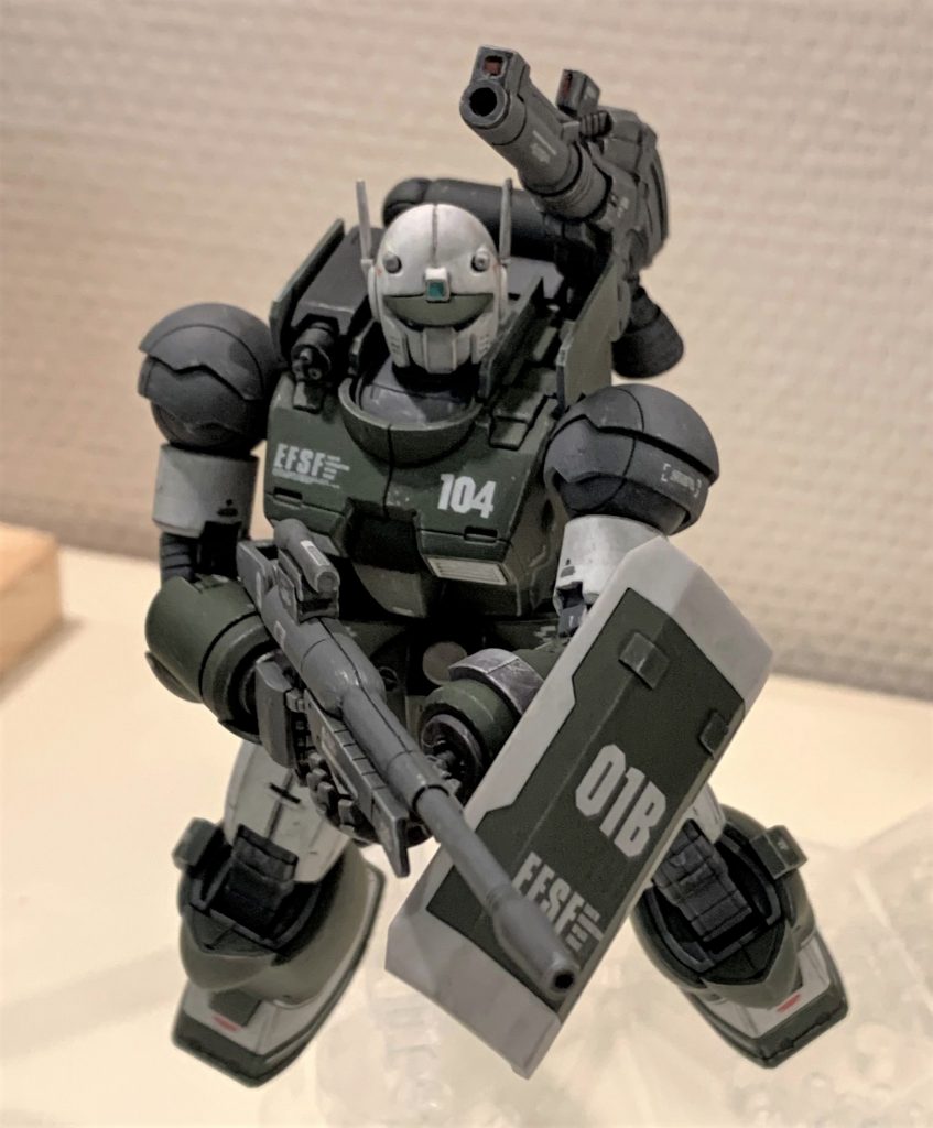 旧式とはいえ、コスト度外視の試作機だったのでポテンシャル自体は高く、対MS戦術に適用させた改修を施したことで通常の量産型ジムを凌ぐ戦闘力を手に入れました。中距離を強力にカバーできる高性能機に生まれ変わった本機は特殊部隊に配備され、チェンバロ作戦、続く星一号作戦と従事し、ジム隊の突撃支援やボール砲兵隊の護衛、ジムキャノン部隊の指揮等マルチな活躍をし、スミス海の大敗で着せられた汚名を見事1年越しに返上しました、めでたしめでたし。といった感じのストーリーを脳内で繰り広げて遊んでおります(笑)ちなみに型番はキットの設定がRCX-76-02なので、改修版ということでRCX-76-03という架空の型番を付けました。