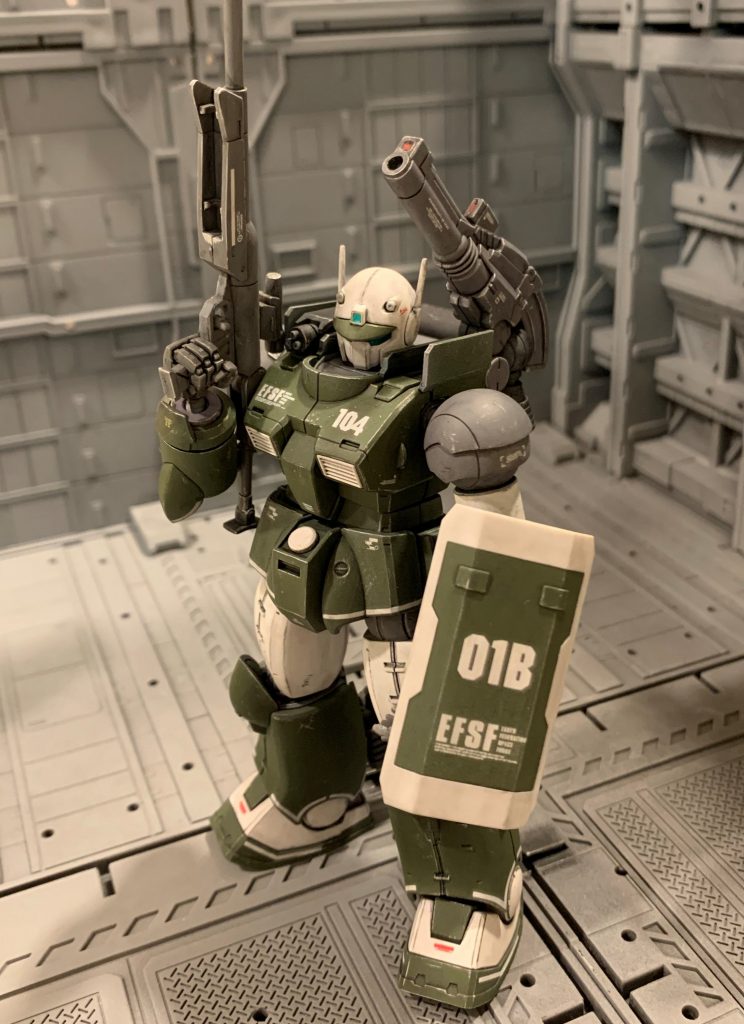 改修ポイントは下記です。・軽量化＆機動力増強の為、キャノン搭載機構を含むバックパックを総取り換えし、ジム用の新型バックパックをベースに新造・小回りが利くようアポジモーターを脚部に増設・マニピュレータを5本指の連邦軍標準規格に換装・キャノンは新型バックパックのジョイント規格に対応したキャノンを搭載(サイド7に在庫があったV作戦の試作品)・外観上は変化ないが、ジェネレータ周りも高出力の新型に換装上記改修を施すことで、火力を向上させつつジム等の現行機と足並みを揃え、最前線で直接援護出来る能力を持たせる事がコンセプトです。