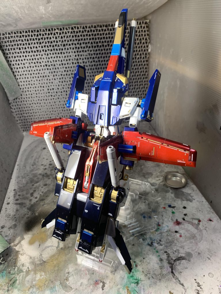 Gフォートレスです。外装パーツは全て塗装後2000or1500番で水研ぎ→タミヤさんのコンパウンド(粗め)→(細目)→(仕上げ目)→HASEGAWAさんのセラミックコンパウンドで研磨しました。