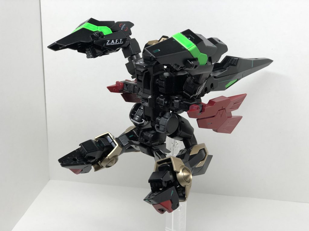 攻撃形態です。もちろん劇中でイージスナイトが変形した時に出るビーム刃も取り付けることができます。取り付けて撮るのを忘れました。。。