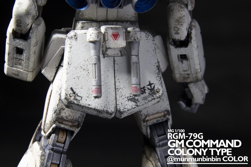 　デカールは、「正直EFFS貼りすぎかな～」って思ったんですけど、破壊した機体の腕とか足だけでも残ってれば、所属と搭乗者名を書いたEFFSで戦死者が分かるようになってるって脳内補完していっぱい貼りました。断じてデカール貼ってたら楽しくなったわけでも、スジボリしてないから情報量少なくて苦渋の決断したわけでもないんだからね！ホントなんだから！あとチッピングは正直失敗した。特に足。