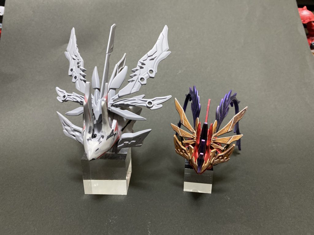 頭部のスクラッチは本当に時間がかかりました。馬懿サザビーをベースにSDCSナイチンゲールのパーツをミキシング、パテにて成形をしていきました。