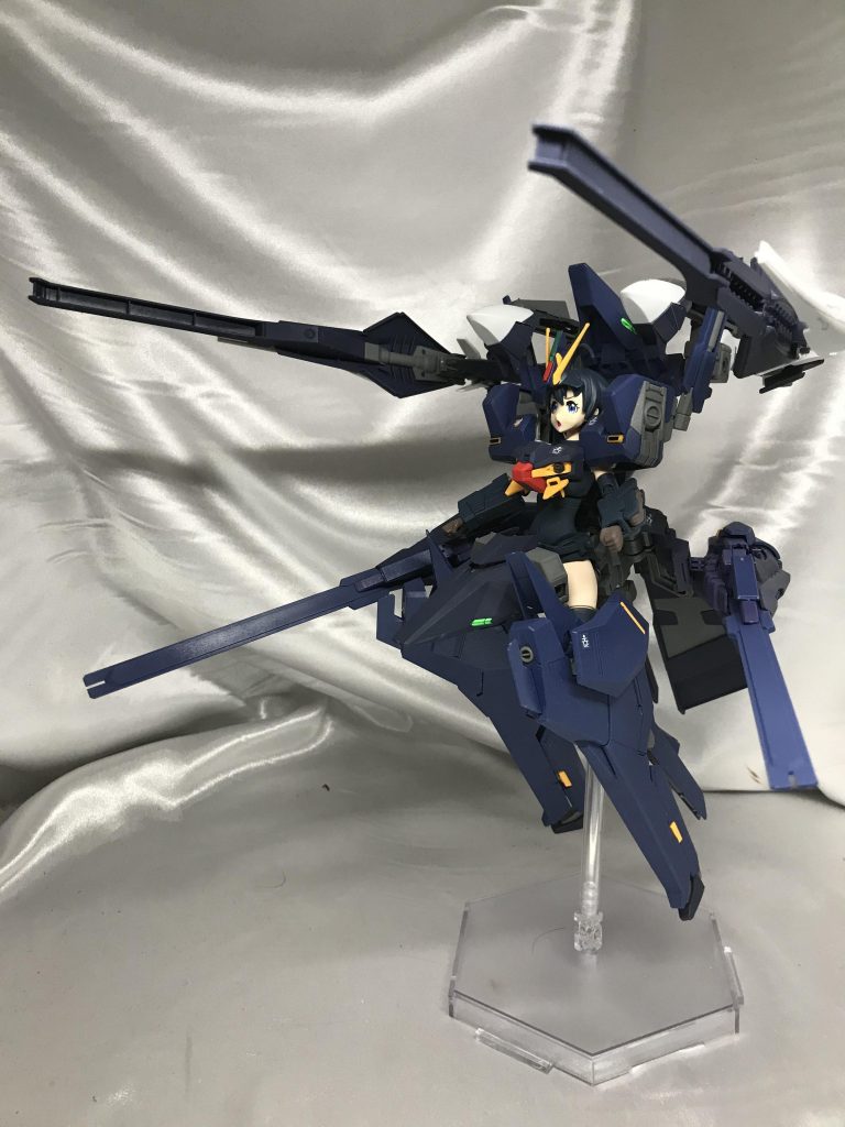 武器を広げるともう画角に収まらないです(笑