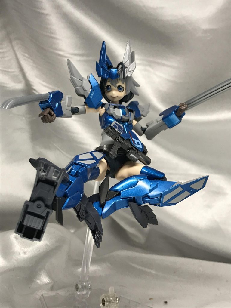 可動は申し分なしで、ナミさんの可動域を全く損なってません。