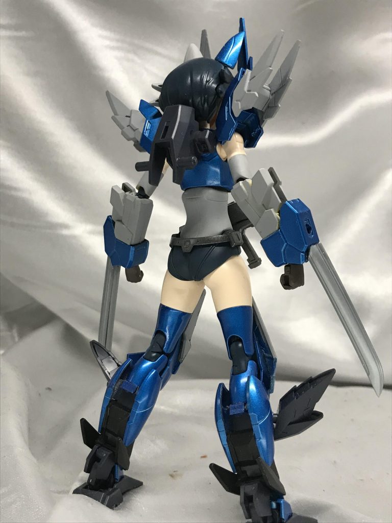 基本はリライズのメルクワンガンダムの外装を色変えに塗装変更。外装が元々アサルトウルフにしか見えないってところから作成スタートしました。もうこれはガンプラなのか？　って感じです（笑