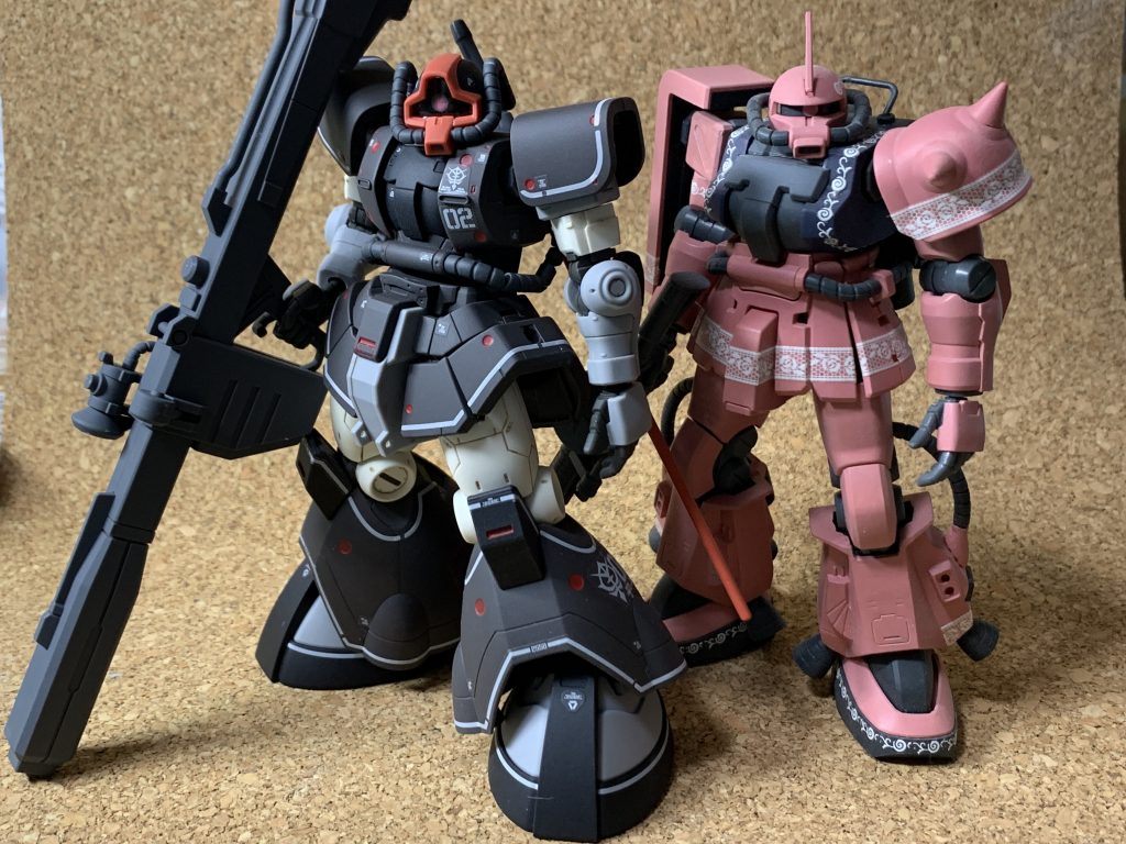 オリジナル設定のR型と。ちなみにR型はまだHGUCで出ていなかった頃、F2と旧キットからのミキシング制作品。