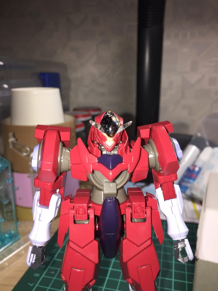 顔の部分はオーガジンクスの余剰パーツを使って、頭と顔はポリパテで成形。