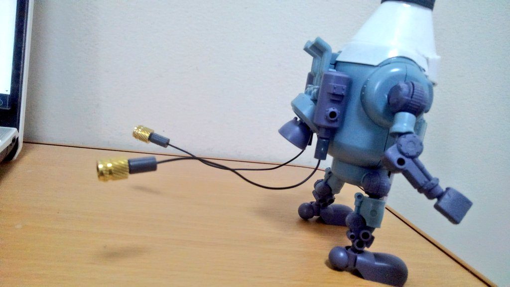 アプリンクのケーブルは100均で売ってた銅線に金属パーツを取り付けて雰囲気を出してみました。