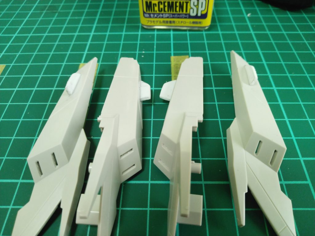 プラ板でミサイルを搭載する部分を増設