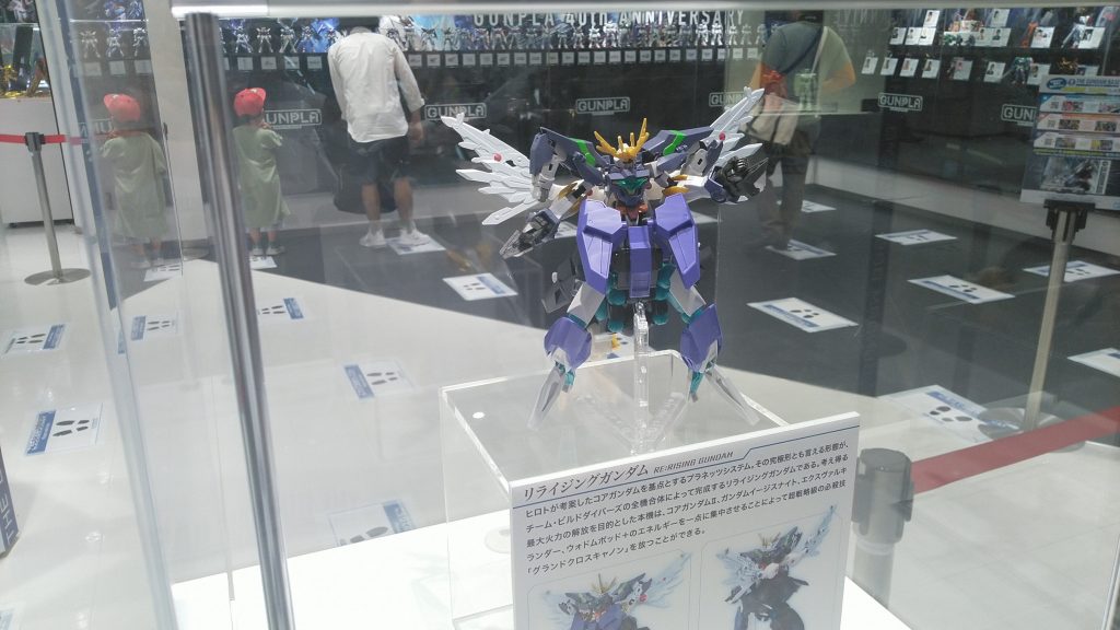 なお、自分はリライジングガンダムは現在の所すっぱり諦め(ウォドムポッドだけない)、残る武装キットに資金を集中するつもりです。・・・武装キットはまだ、残っています。ここからは次シリーズ・「GBNWeapons:NEXus」について。「EX」まででHGBC全47キット(のほぼ全部)・HGBD:Rの武装キット10キット・HGIBAのオプションセット9キット・ガンダムベース限定システムウェポンキットの6キット、他CDCなどいくつかまではやりきりました。皆様の思いでここまでやれました。ありがとうございます。しかしまだ武装キットは発売予定があり、システムウェポンキットは2キット購入済み、最後の009/010が10月発売予定。しかし、これだけだと連載するにはもう不足なのです。月一でも半年持つかどうかです。