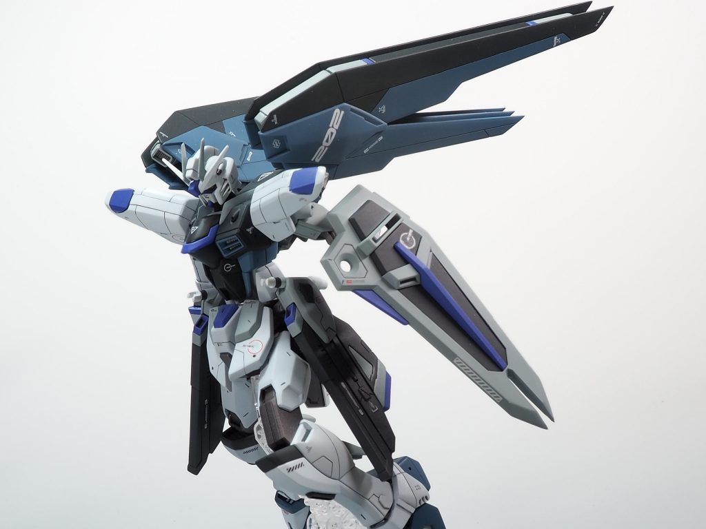 ヤキン•ドゥーエ攻防戦後､フリーダムの活躍を見たザフトの技術士官がこの機体の有用性を確信､次期主力機として量産化を画策した｡この機体はそうして製造されたフリーダムの二番機である。とある宙域でデモンストレーションを兼ねた完熟飛行が行われようとしていた…