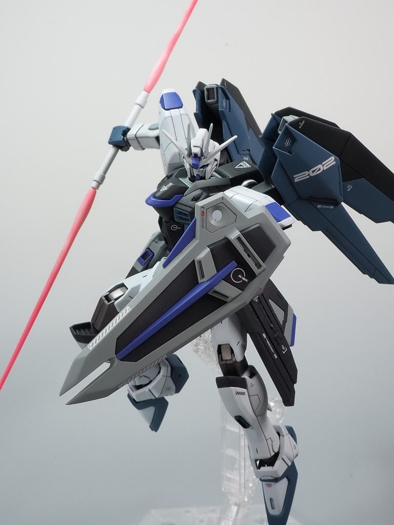 赤服（何で､サーベル連結するんだ?!あっ危ない､自分切っちまう！）