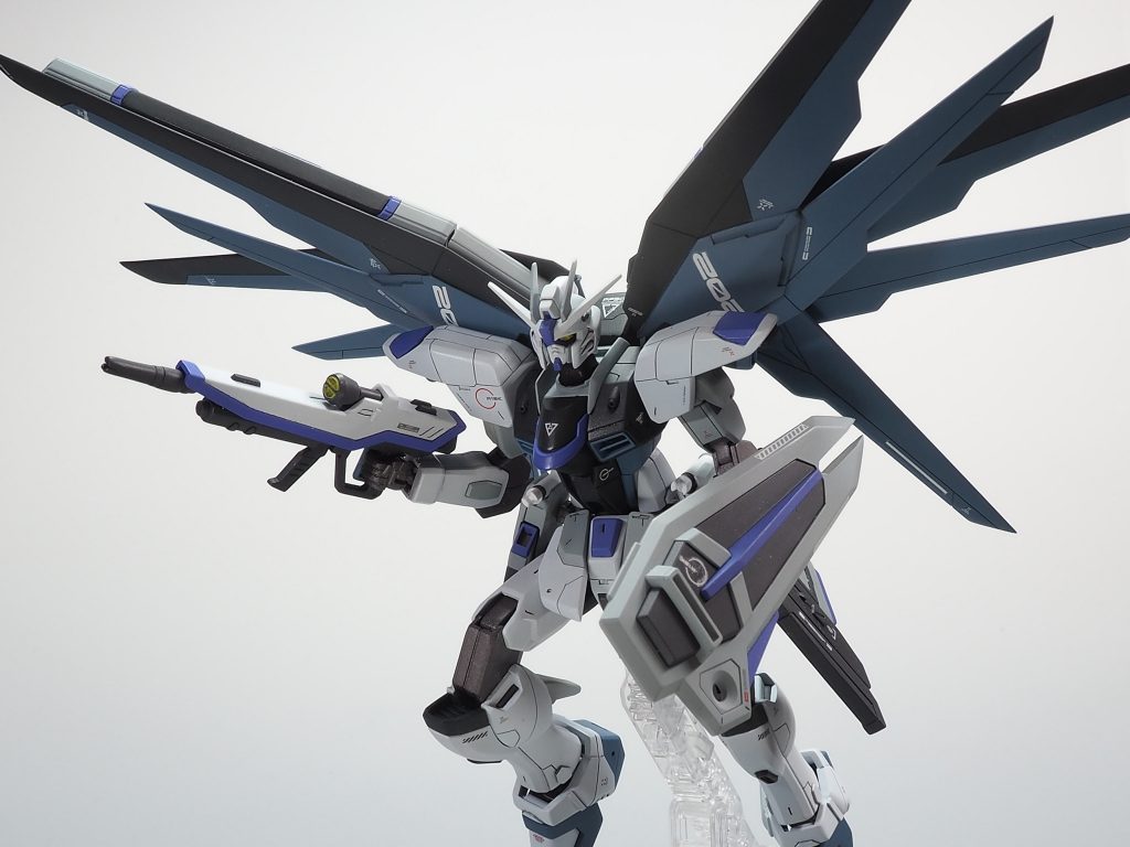 赤服「うっ！や､ヤバイこのGは…」士官「どうした？応答が無いぞ！」赤服（あ､危なかった…ブラックアウトして一瞬気絶していた…）「な､何でもありません！」士官「まったく…この機体のポテンシャルはこんなものではないぞ！」