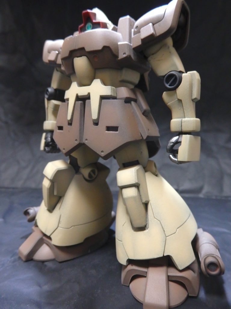 MAX塗りが成功か失敗かと言えば失敗な気がします。ですが初めてでこれなら上出来かなと。そもそも初めてのMAX塗りなら、1/100でやるべきだったですね。ドムは1/144の中では広い面が多いので、いけるかなーと思ったんですけどね。