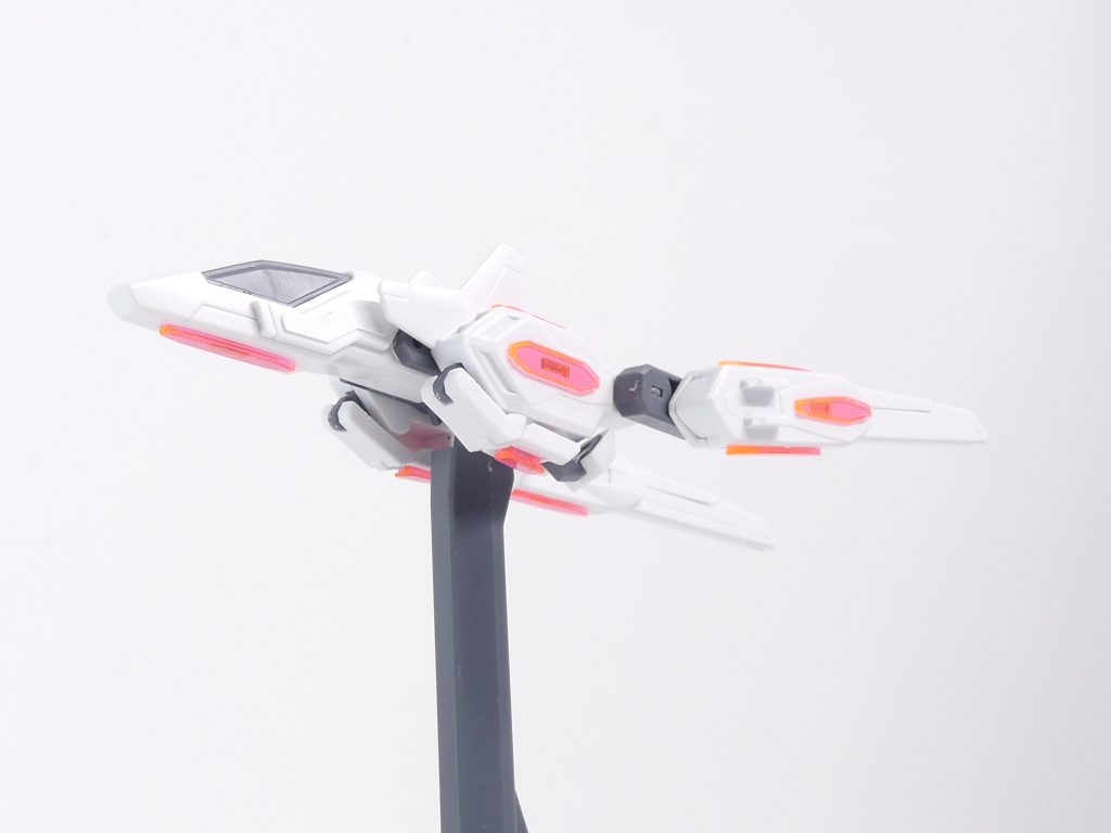 ユニバースブースター：ビルドブースターの機能を発展強化したサポートマシン。スタービルドストライクで増設された独自システム・ディスチャージシステムの基幹ユニットとなる他、ブースターユニットとしての性能も向上している。シールを貼らないとキャノピー部分が少し寂しい。機体への接続はビルドブースターと変わりなし。３ミリ穴・３ミリ軸・ＲＧストライク用横四角軸です。 