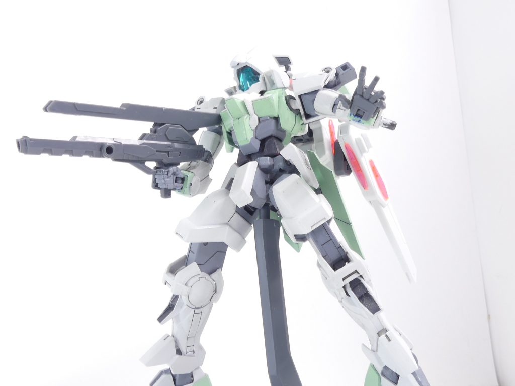 スタービームライフル：スタービルドストライクの主武装。可動式の銃身を持ち、本来はアブソーブシールドとの連携を主眼に置いたモードチェンジが可能。早速ギャラクシーブースター軸経由でネイキッドに背負わせて。･･･しかしバックパック軸は既に限界を超えていた。スタービームライフルは全パーツが揃っておりそのまま装備が可能。塗り分けは厳しめ。 