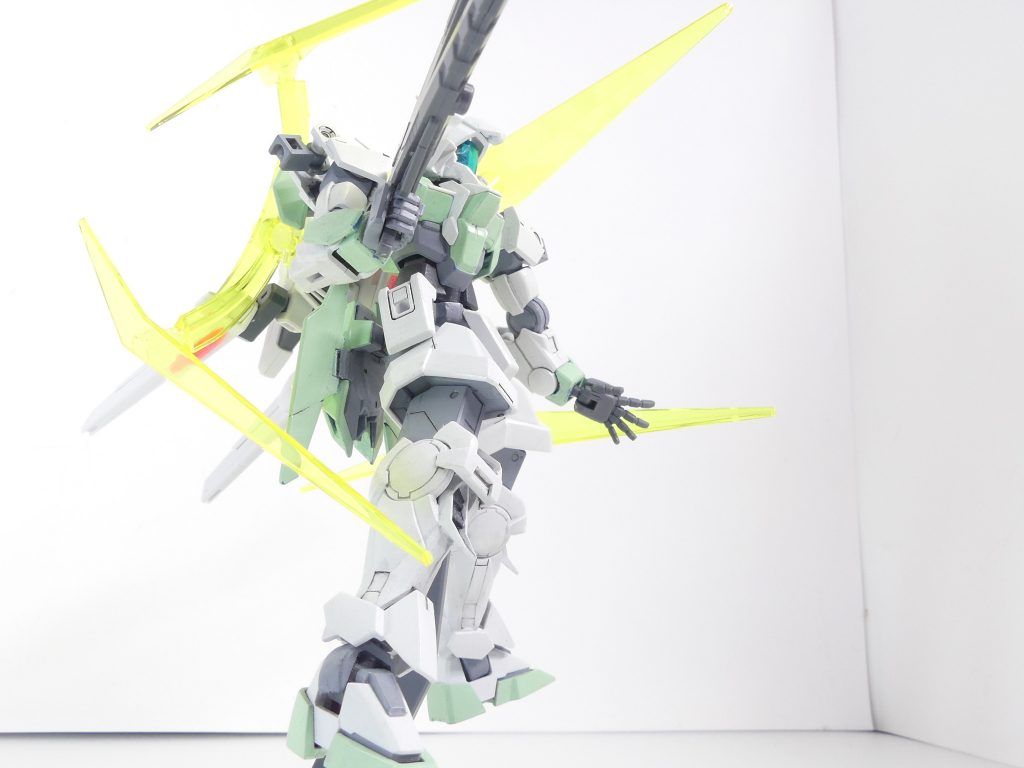 プラフスキーパワーゲート：アブソーブシールドで吸収した粒子を光の粒子ゲートとして展開。攻撃力や機動力の増強に貢献した･･･が、作中では２戦目で既に破られ（アブソーブシステムがビーム攻撃に対してのみ発動する）以降の使用例は少ない。流石世界レベル。のちの「ビルドファイターズトライ　アイランド・ウォーズ」ではスターウイニングガンダムが使用。セカイ達のガンプラを通過させることで、黄金神スペリオルカイザーへの融合合体を果たすこととなる。赤いクリアパーツは外すと本キット付属のエフェクトのみならず、スタビル（もしくはトライオン各種）付属のプラフスキーウイングにも切り替え可能になります。エフェクト自体はＰＣ－７ボール接続。 