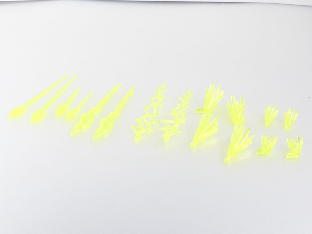 セット内容はこちら。ＳＢ－７（および１３）用エフェクトＡが４バリエーション×２、ＳＢ－７を接続できるエフェクトＢが４種×２。エフェクトＢにはそれぞれ３ミリ軸があり、３ミリ穴を持つガンプラに接続可能。エフェクトＡとＢは繋げて使用することも可能。ビームサーベルなどの刀身、ライフルや噴射炎などに使用してみましょう。忍パルスビームズの場合、塗装すれば好きな色にできます。 